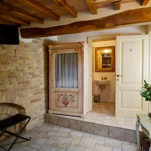 Donna Nobile San Gimignano