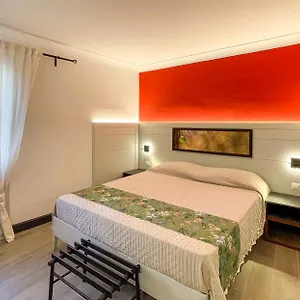 Duccio Nacci Rooms- San Gimignano